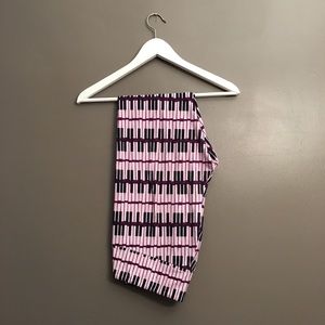 LuLaRoe Tall & Curvy Piano Leggings